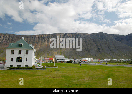 Das Kulturhaus in Isafjörður, Vestfirðir (Westfjorde), Island. Stockfoto