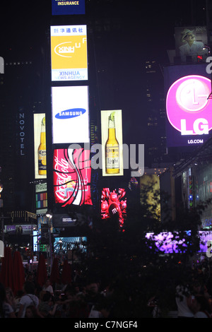 Glitzernde Lichter in Midtown New York City Stockfoto