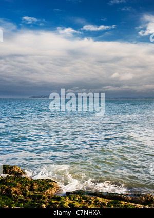 Ansicht Süd-östlich von den Klippen zwischen Portrane und Donabate, County Dublin, Irland in Richtung Howth Head Stockfoto