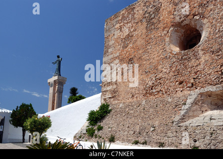 Heiligtum der Jungfrau El Toro Kirche mit Statue von Jesus des Heiligsten Herzens Jesu in den Hintergrund Stockfoto