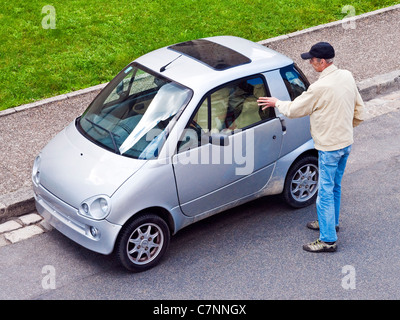 Mikro 2-Sitzer "Greycan EKE 505XL" Auto von französischen Fahrer ohne Führerschein - Frankreich verwendet. Stockfoto