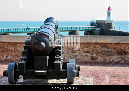 Kanone auf das Priorat Saint-Nicolas in Les Sables-d ' Olonne, La Vendée, Pays De La Loire, Frankreich Stockfoto