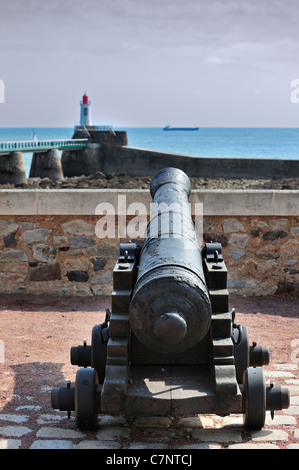 Kanone auf das Priorat Saint-Nicolas in Les Sables-d ' Olonne, La Vendée, Pays De La Loire, Frankreich Stockfoto