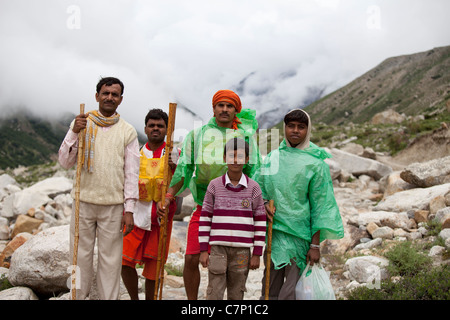 Kanwar Yatra Pilger auf den Prozess des Gangotri-Gletschers Stockfoto