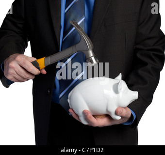 Nahaufnahme der Geschäftsmann ein Sparschwein mit einem Hammer zu brechen Stockfoto