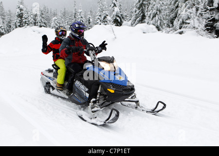 Schneemobil-Tour in Whistler, British Columbia Stockfoto