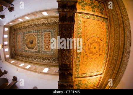 Die schöne Dekoration an der Decke des Palais De La Bahia in Marrakesch, Marokko Stockfoto