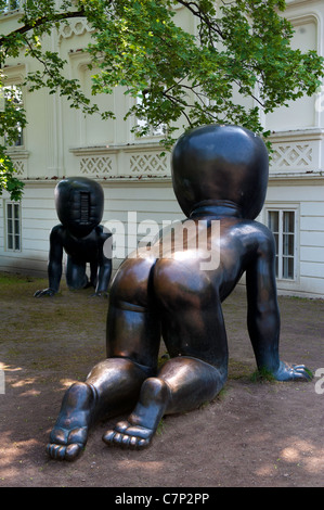 Krabbelnden Babys Skulptur des Künstlers David Cerny Prague Stockfoto