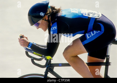 Weibliche Radfahrer auf der Radrennbahn Track racing. Stockfoto