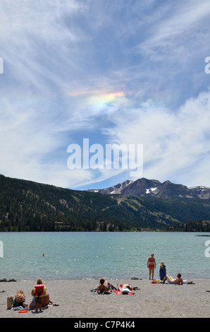 Bunte Eis-Halo im Himmel über June Lake, Sierra Nevada. Kalifornien, USA. Stockfoto