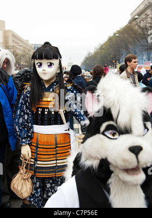 Schauspieler tragen Anime Kostüme bei der 51. jährliche Sakura Matsuri eine japanisch-amerikanische Straßenfest statt in Washington DC. Stockfoto