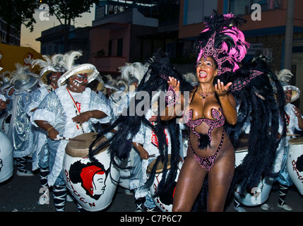 Tänzer-Teilnehmer am jährlichen nationalen Festival von Uruguay Stockfoto