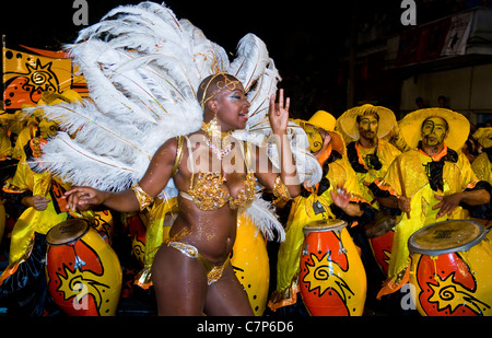 Tänzer-Teilnehmer am jährlichen nationalen Festival von Uruguay Stockfoto