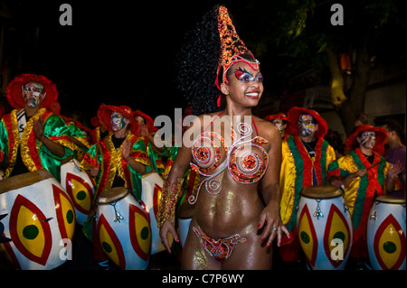 Tänzer-Teilnehmer am jährlichen nationalen Festival von Uruguay Stockfoto