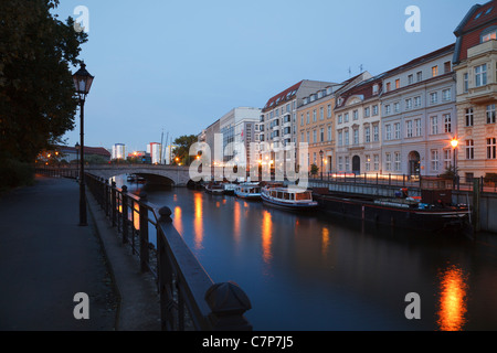 Alten Hafen von Märkisches Ufer mit Inselbruecke, Berlin, Deutschland Stockfoto