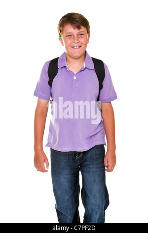 Foto von einem 11 Jahre alten Schule Jungen tragen seine Schultasche Rucksack, isoliert auf einem weißen Hintergrund. Stockfoto