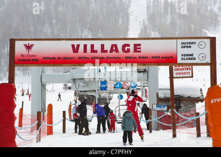 Dorf-Sessellift, Val d ' Isère, Savoie, Rhône-Alpes, Frankreich. Stockfoto