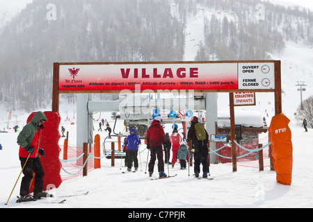 Dorf-Sessellift, Val d ' Isère, Savoie, Rhône-Alpes, Frankreich. Stockfoto