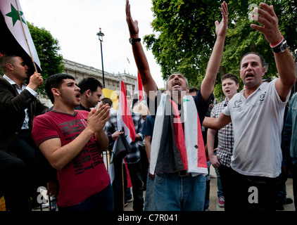 Syrer protestieren für einen Regimewechsel in Downing Street Central London September 2011 Stockfoto