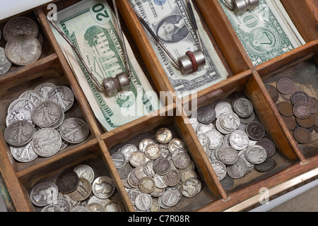 Vintage Geld Schublade mit alten US-Münzen aus den 1930er Jahren. Stockfoto