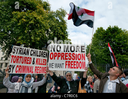 Syrer protestieren für einen Regimewechsel in Downing Street Central London September 2011 Stockfoto