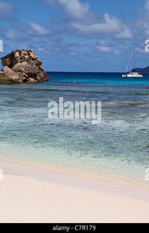 Blick auf den schweren Anse-Strand auf La Digue Island, Seychellen. Stockfoto