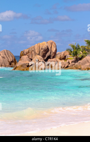 Blick von der Anse Cocos Beach in La Digue Island, Seychellen. Stockfoto