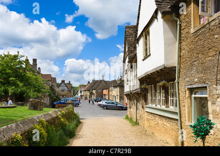 Church Street im Zentrum der malerischen Dorf Lacock, in der Nähe von Chippenham, Wiltshire, England, UK