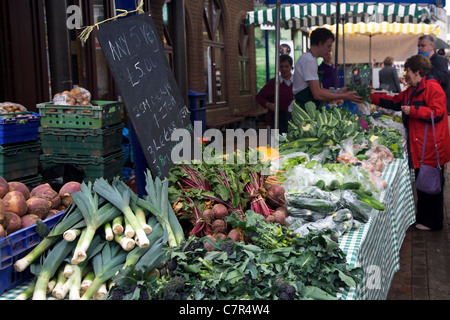 frisches Gemüse Stall Abergavenny Food Festival Stockfoto