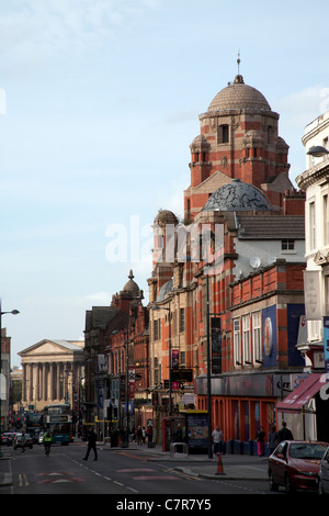 Grand Central, Renshaw Straße mit St Georges Hall in der Ferne, Liverpool Stockfoto