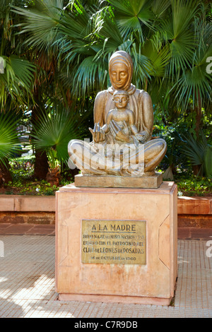 Statue von "A la Madre". Plaza 9 de Julio, Posadas, Argentinien, Südamerika Stockfoto