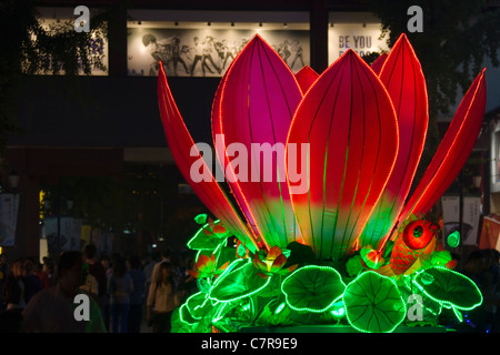 Nachtansicht des Lotus Blume Laterne im Konfuzius-Tempel Square, Nanjing, Provinz Jiangsu, China Stockfoto