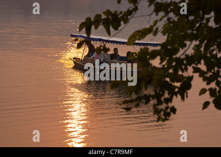 Ruderboot am Westsee, Hangzhou, Zhejiang Provinz, China Stockfoto