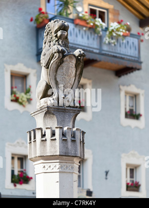 Bayerischen Löwen auf dem Brunnen vor dem Hirschenhaus - Berchtesgaden, Bayern, Deutschland, Europa Stockfoto