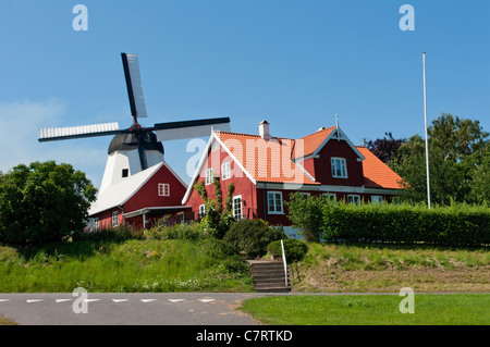 Windmühle in der Stadt Arsdale, die auf der Insel Bornholm liegt. (Dänemark) Stockfoto