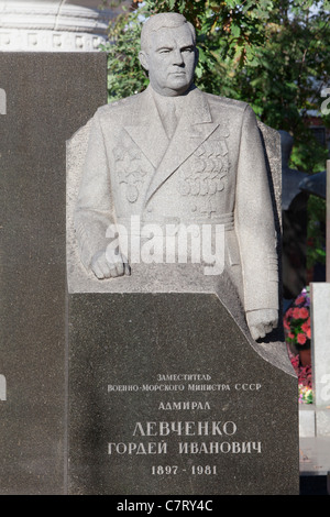 Grab des sowjetischen Admiral Gordey Levchenko im Nowodewitschi-Kloster in Moskau, Russland Stockfoto