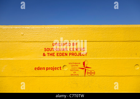 Gelbe Treppe zum einen Dachgarten auf der Queen Elizabeth Hall, Southbank, London. Stockfoto