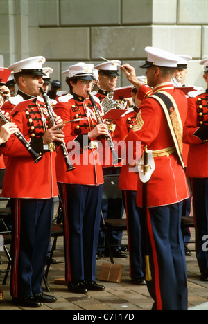 US Marine Corps Band führt bei der Navy Memorial, Washington, im Jahr 2000. Stockfoto