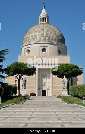 Church of St Peter & Paul, Euro, Rom, Italien. Stockfoto