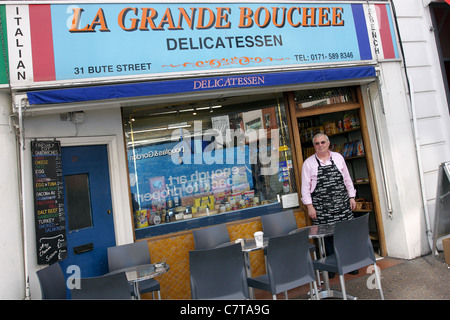 La Grande Bouchee, befindet sich im französischen Viertel von London befindet sich in South Kensington in der Nähe Lycee Francais Schule. Stockfoto