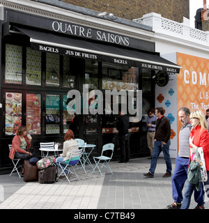 QUATRE SAISONS, einem französischen Café in der populären South Kensington, am südlichen Ende der Exhibition Road gelegen. Stockfoto