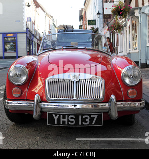 Mg mga 1600, frontale Aspekt dieser britischen zwei Tür Sport Classic, in mardol gesehen, Shrewsbury. Stockfoto