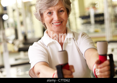 Gesicht glücklich athletische Frau im Fitness-Studio Stockfoto