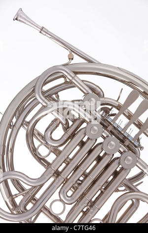 Ein professioneller Silber Horn isoliert auf einem weißen Hintergrund. Stockfoto