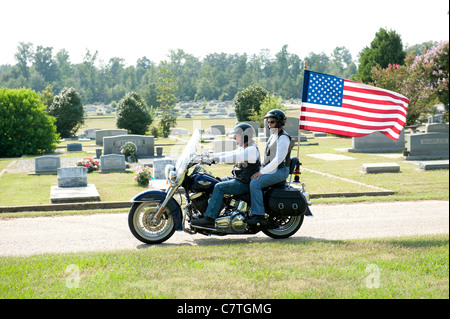 Patriot Guard Fahrer teilnehmen die Beerdigung der gefallenen Marine-Lanze-Obergefreites Travis M Nelson, der in Afghanistan getötet wurde Stockfoto