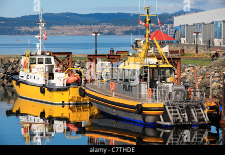 Pilot Boote vertäut am Ogden Point Victoria BC Kanada an einem sonnigen Tag am Ende des Sommers Stockfoto