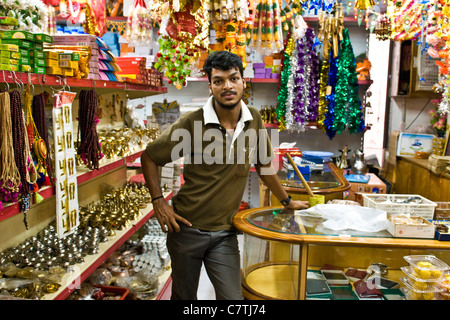 Vereinigte Arabische Emirate, Dubai, Shop-Interieur im indischen Distrikt Stockfoto