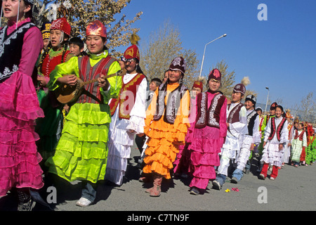 Mongolei, Altai-Gebirge, Frau in traditioneller Kleidung Stockfoto