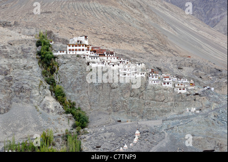 Diskit Deskit Gompa Kloster Diskit Gompa am Berghang über dem Shyok-Tal im Nordosten von Ladakh. Stockfoto