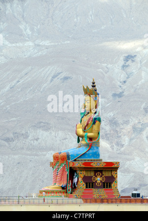 Jampa (Maitreya) Zukunft Buddhastatue berichtet, 32 m, 106 Füße hoch. Diskit Kloster, Deskit Gompa, Diskit Gompa Stockfoto
